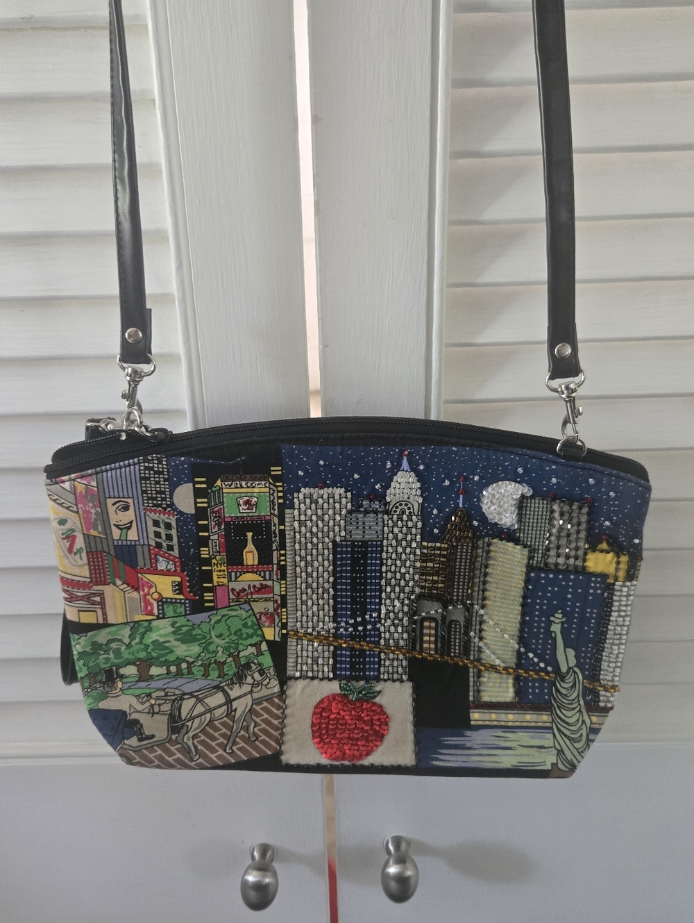 NYC Cityscape Sequin Beaded Crossbody Bag - Picture 6 of 9